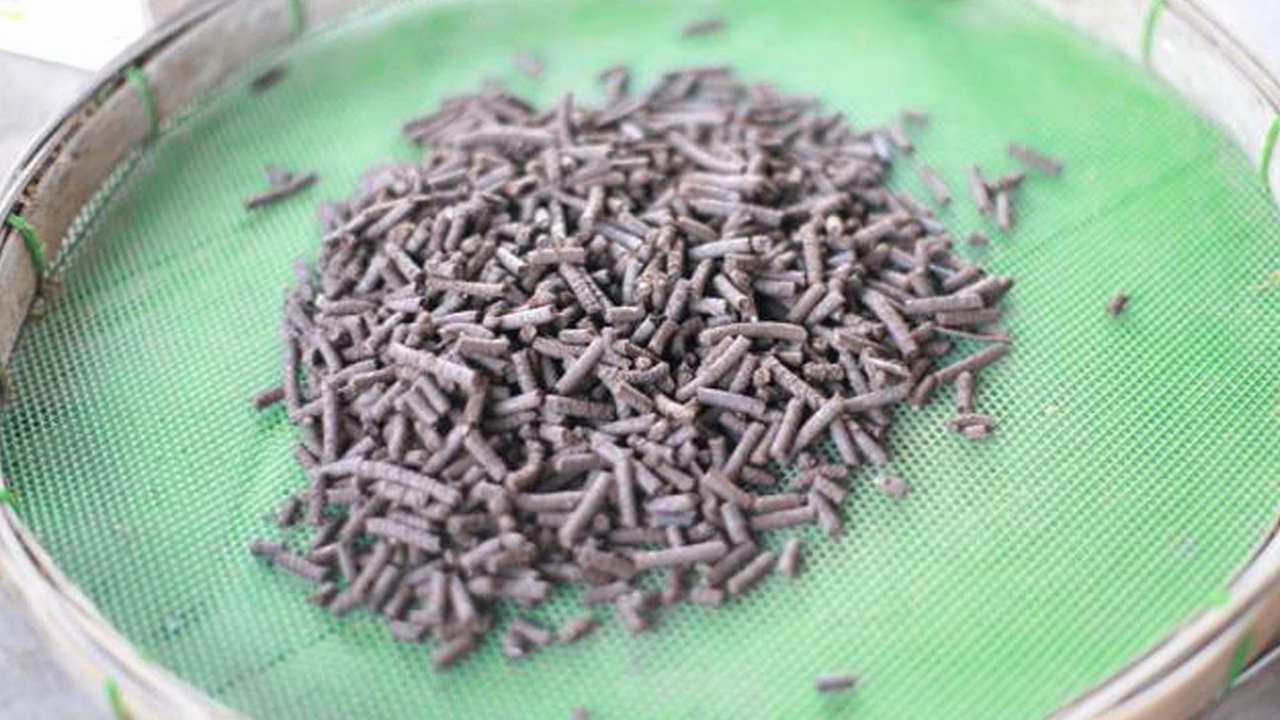 ปุ๋ยคอกผสมจุลินทรีย์ อีกปัจจัยหนุนหยุดเผาตอซัง