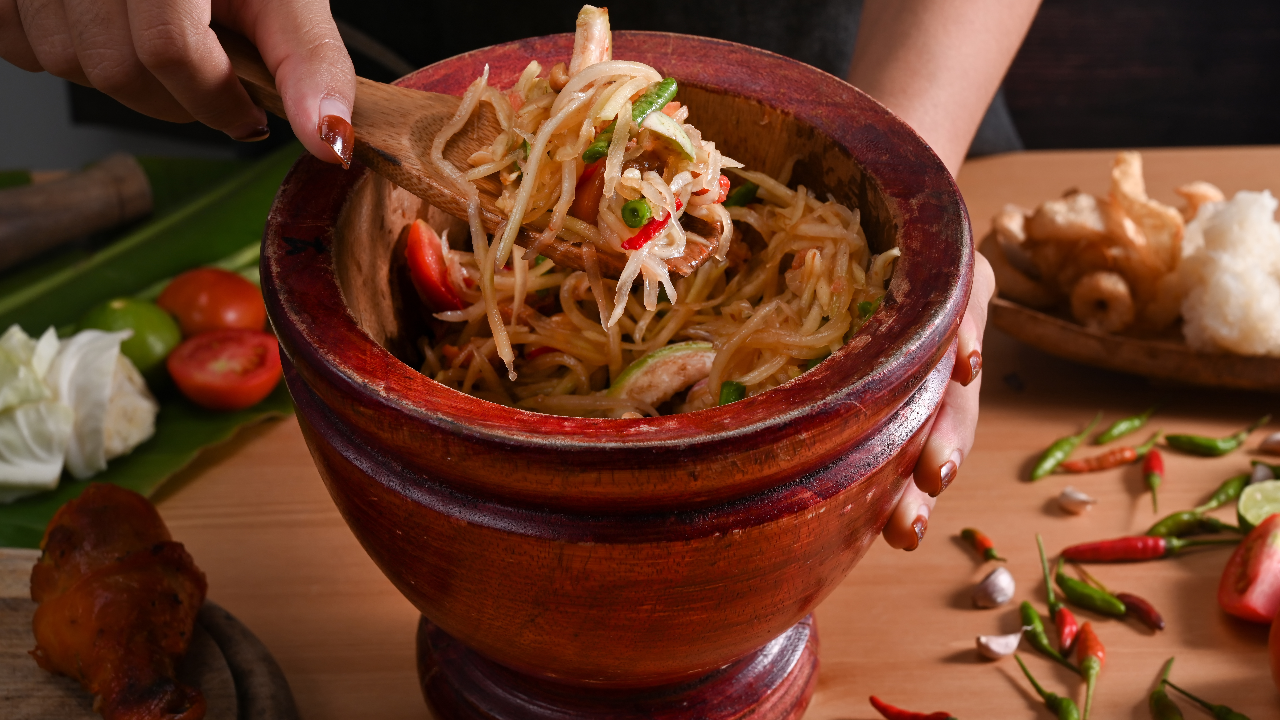 ครกแตก รวมความเชื่อเรื่องครกและการฝันว่าครกแตก