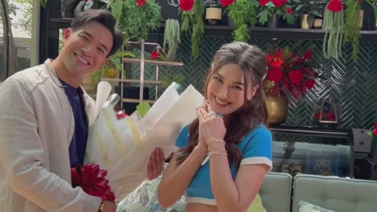 แจ็คกี้ ให้ดอกไม้ เกรท ของขวัญวาเลนไทน์ ทำคะแนนหวังตำแหน่งสะใภ้ (คลิป)