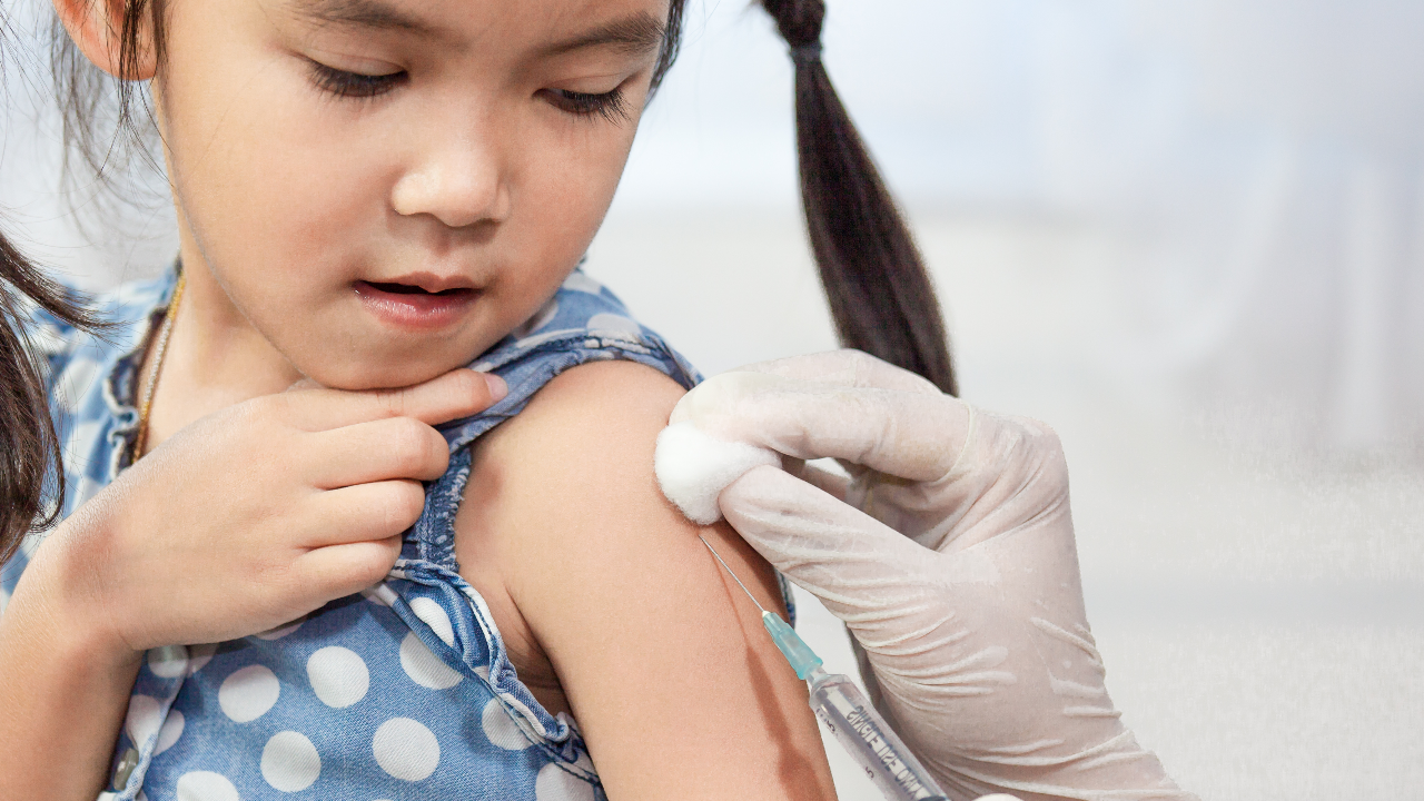 เปรียบเทียบผลข้างเคียงวัคซีนไฟเซอร์เด็ก วัยรุ่น และผู้ใหญ่  ต่างกันอย่างไร