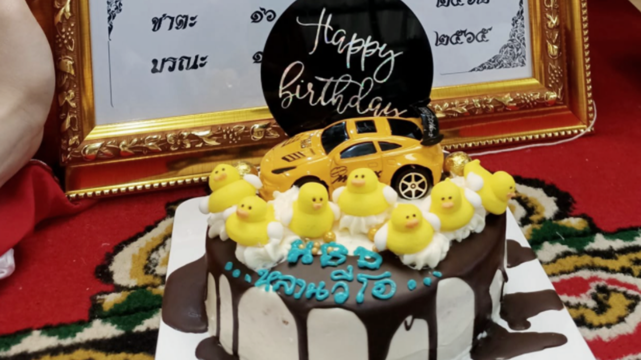 พ่อแม่สุดเศร้า เป่าเค้กหน้าศพ "น้องวีโอ" ทั้งน้ำตา หลังจมน้ำดับที่พูลวิลล่า