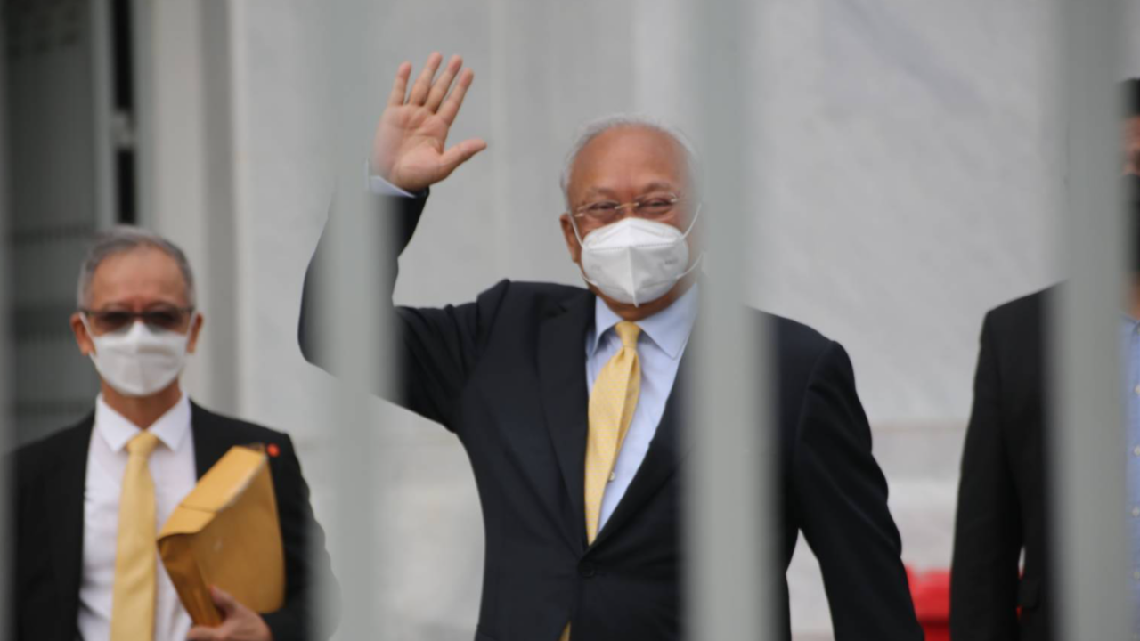 “สุเทพ” ขึ้นศาล ไม่หวั่นพยานให้การขัดแย้งกันเอง มั่นใจจะรอดคดีฮั้วประมูลโรงพักได้