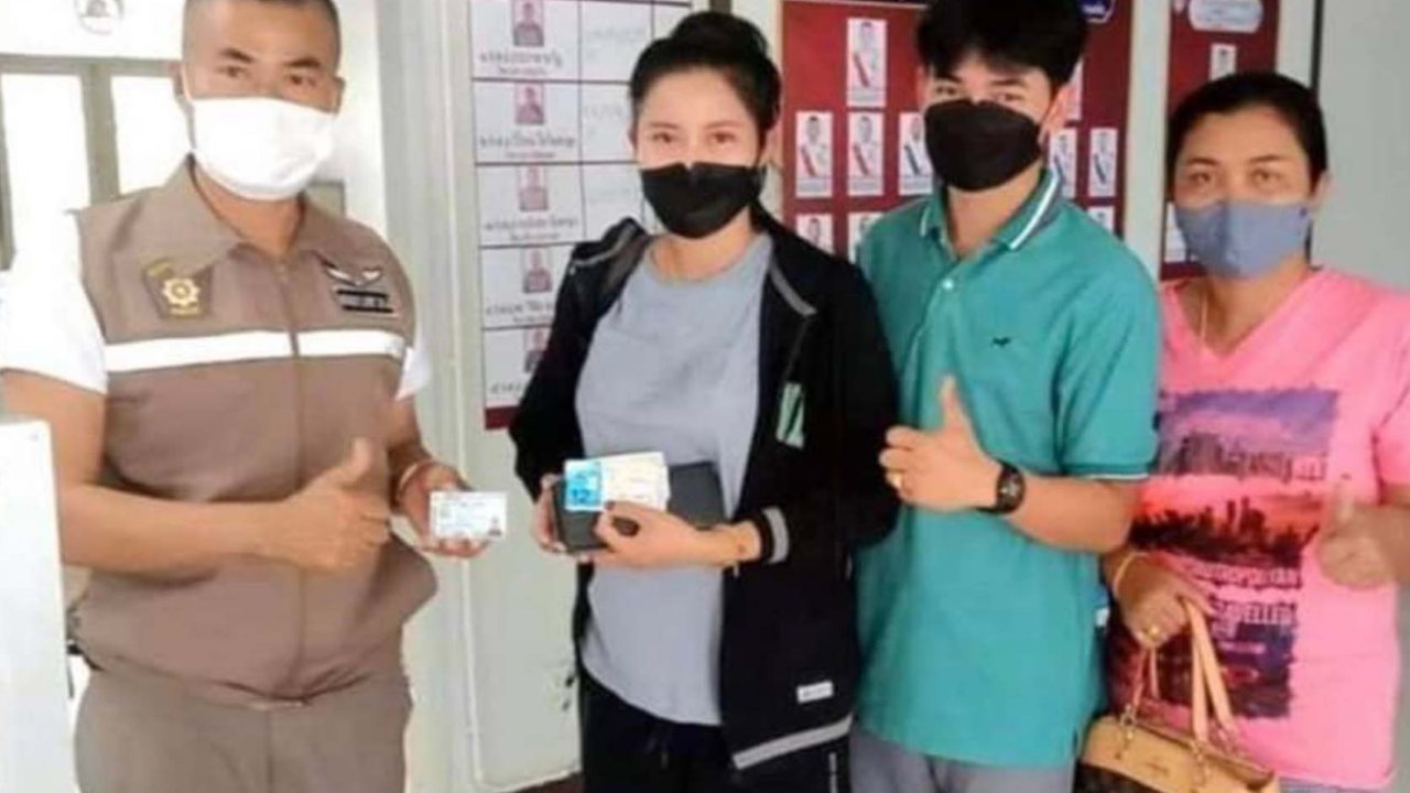 ฝันว่างูใหญ่ให้กำไลข้อมือ สาวขอนแก่นถูกรางวัลที่ 1 รับทรัพย์ 12 ล้าน