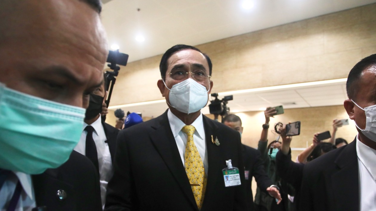 “บิ๊กตู่” บอกศึกบ้านใหญ่พื้นที่ชลบุรี ให้ผู้ชายคุยกัน แนะรู้รักสามัคคี
