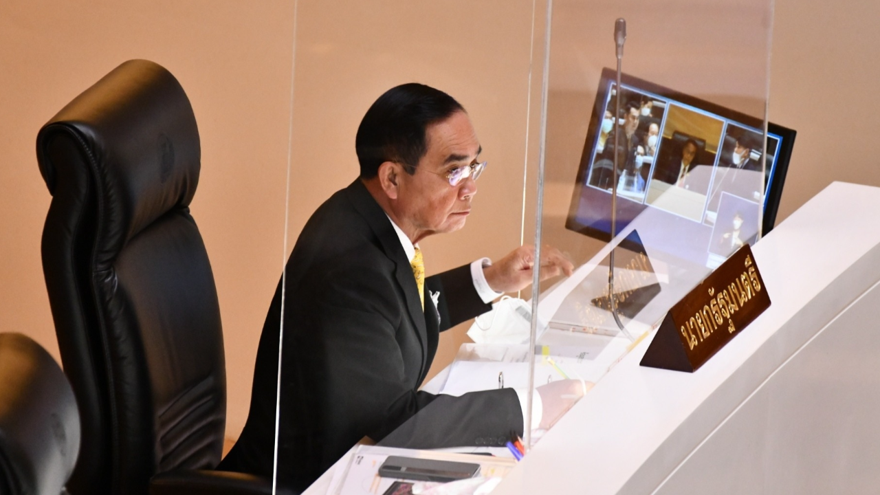 "ประยุทธ์" บอก "เดี๋ยวพี่จัดการเอง" ปมความขัดแย้ง "สุชาติ-สนธยา" ศึกเมืองชลบุรี