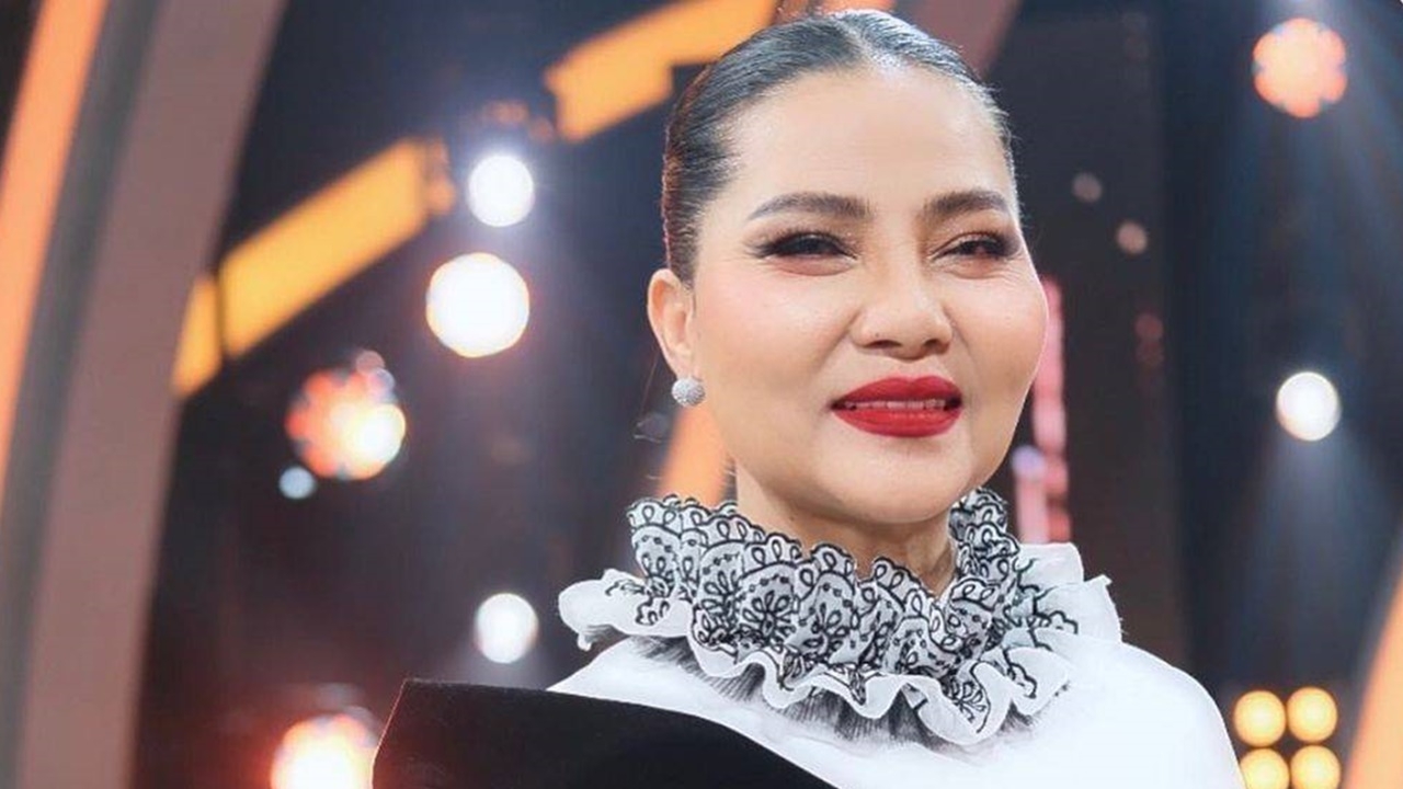 สุนารี แฮปปี้ถูกรางวัลที่ 3 ไป 5 ใบ หลังซื้อลอตเตอรี่ 1,791 ใบ (คลิป)