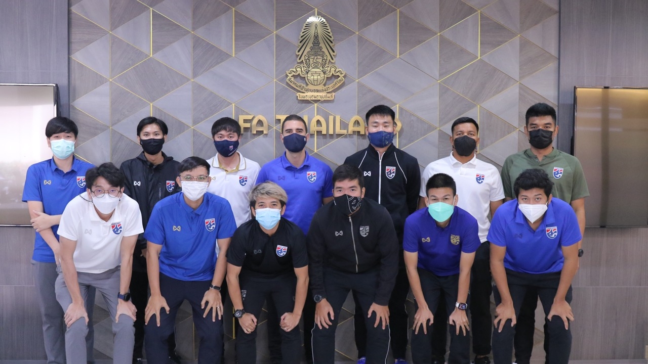 "ซัลบาดอร์" ถกแผนงานทีมสตาฟฟ์ก่อน "ทีมชาติไทย" ยู-23 ลุยศึกชิงแชมป์อาเซียน