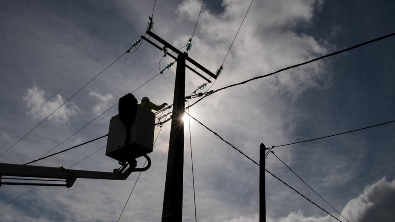 ช็อก สายไฟฟ้าแรงสูงขาด ตกกลางตลาดดีอาร์คองโก ช็อตคนดับ 26 ศพ