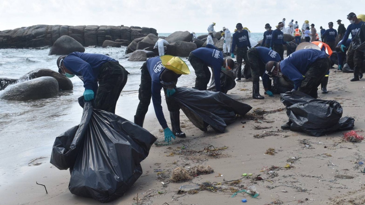 ไร้คราบน้ำมัน จ่อปิดศูนย์บัญชาการ กก. 3 ฝ่าย ตรวจชายหาดระยองผ่านฉลุย