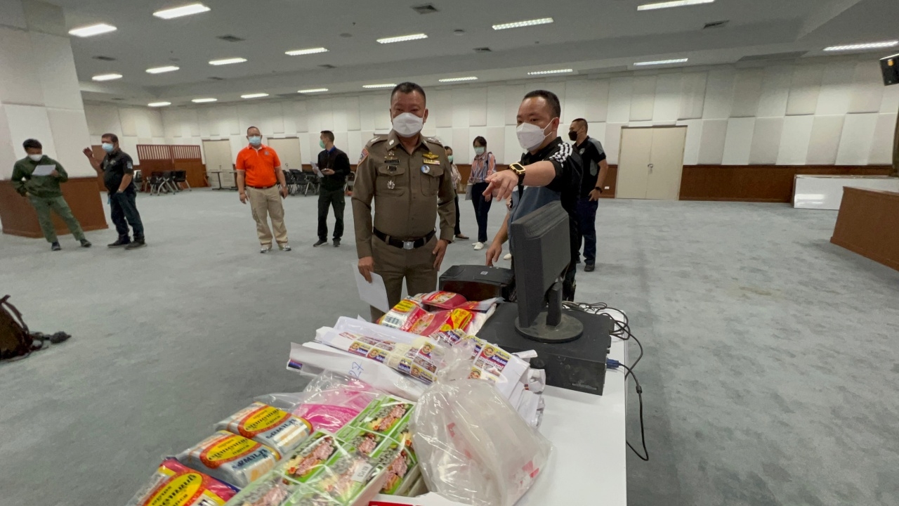 บช.ก. บุกทลายแหล่งผลิตไส้กรอกมรณะ ชลบุรี ยึด 32 รายการ กว่า 7 แสนบาท