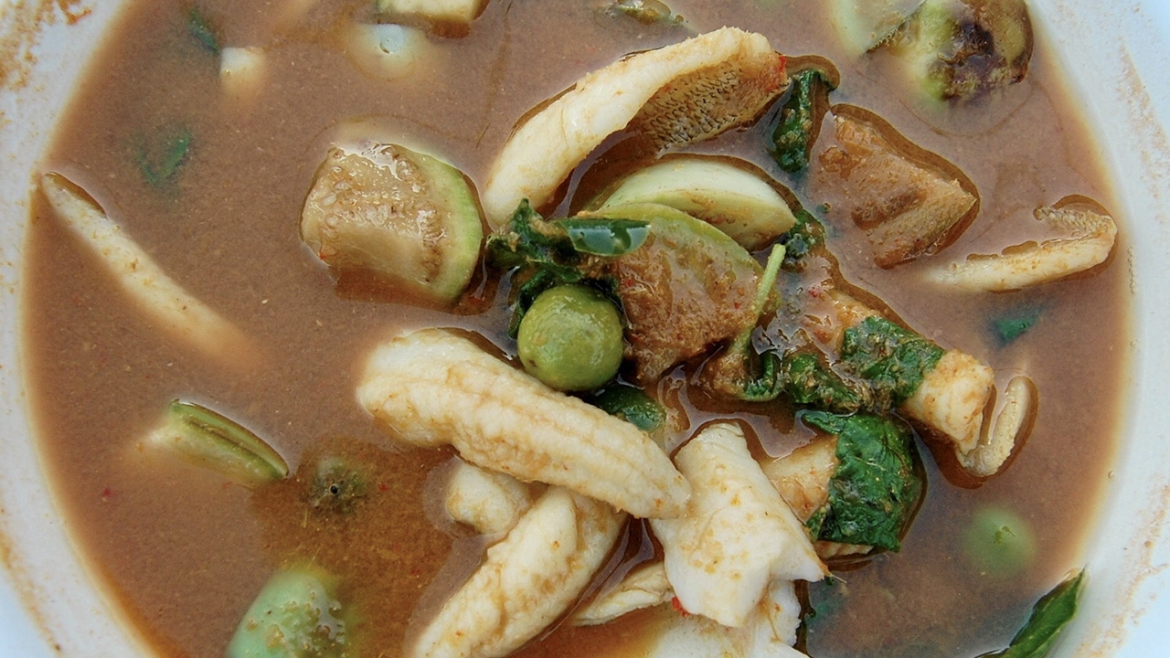 แกงป่าหัวไพลสูตรพ่อ “ป.แกงป่า” ริมน้ำระยอง