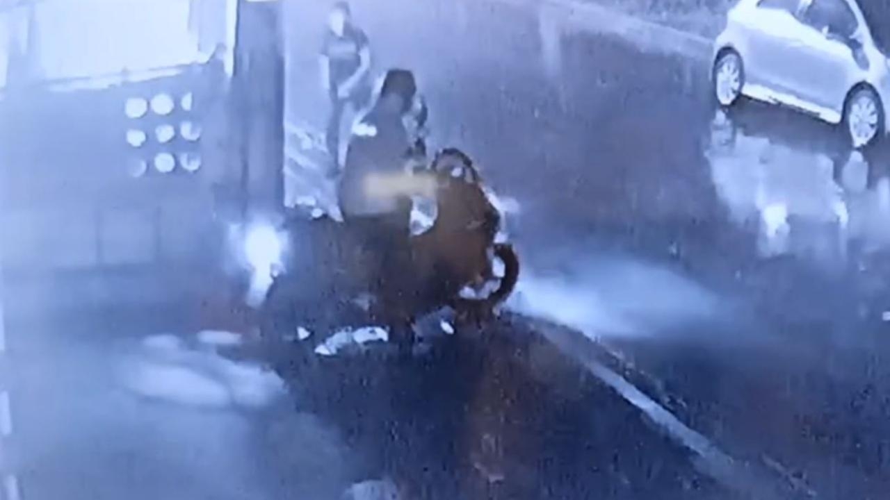 ตำรวจลำพูนได้ภาพวงจรปิด ล่าโจรชิงทอง 5 บาท เชื่อยังกบดานอยู่ในพื้นที่