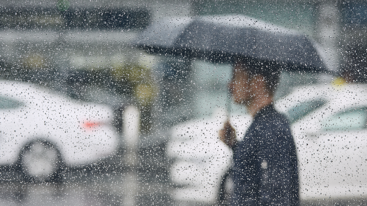 เตือน 11 จังหวัด 5-6 ก.พ. รับมือพายุฝนฟ้าคะนอง อุณหภูมิลด 3-5 องศาฯ