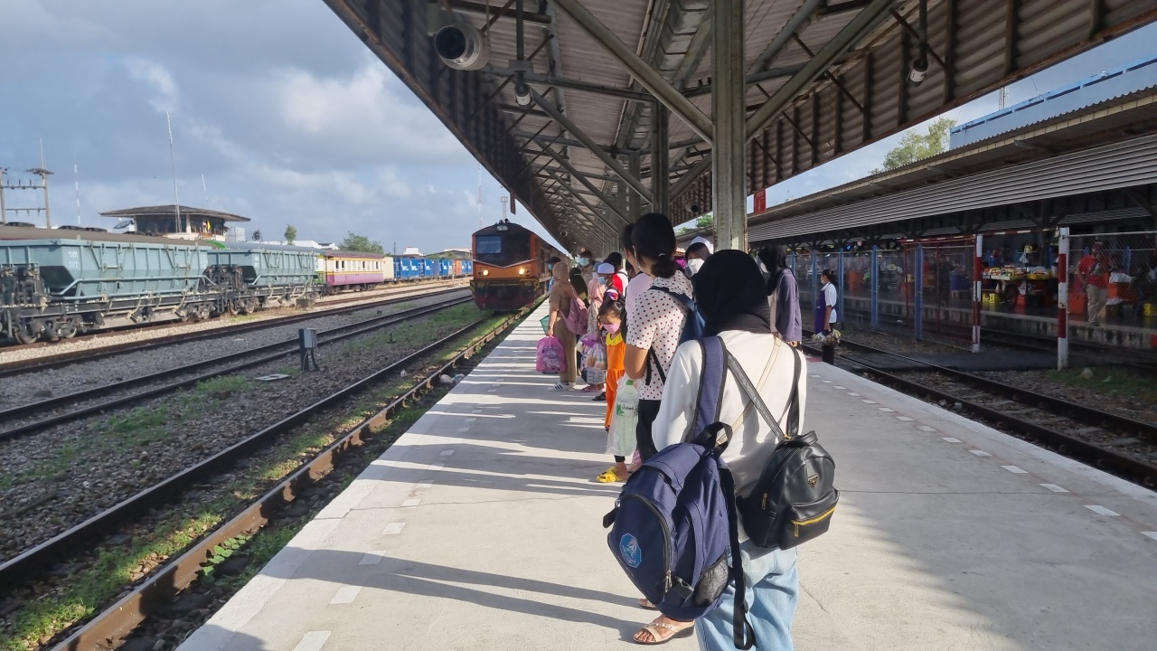 รถไฟชุมทางหาดใหญ่ กลับมาวิ่งสู่ 3 จชต. หลังเคลียร์เหตุระเบิดแล้ว