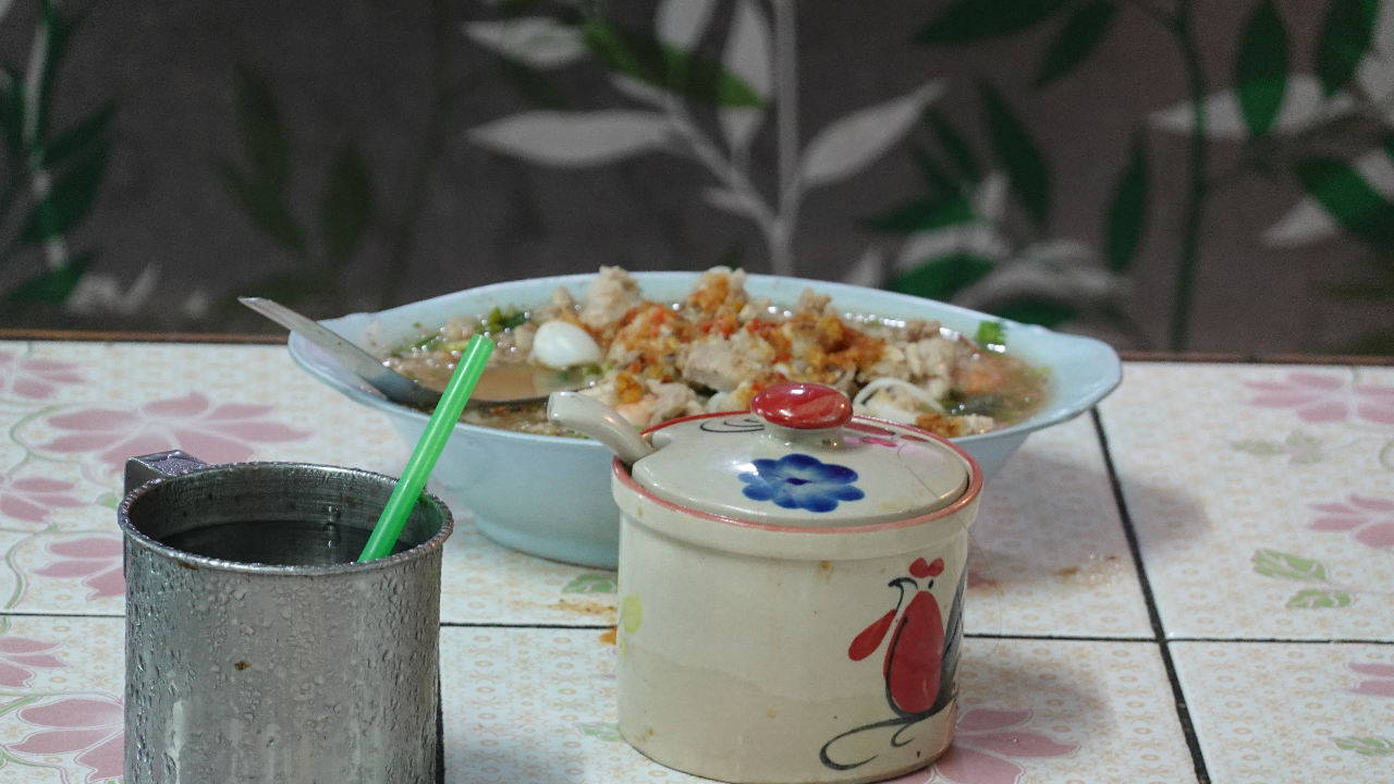 ลูกค้าเศร้า พ่อค้าข้าวต้มน็อกดับคาร้าน หลังทำมื้อสุดท้าย คาดหัวใจวาย