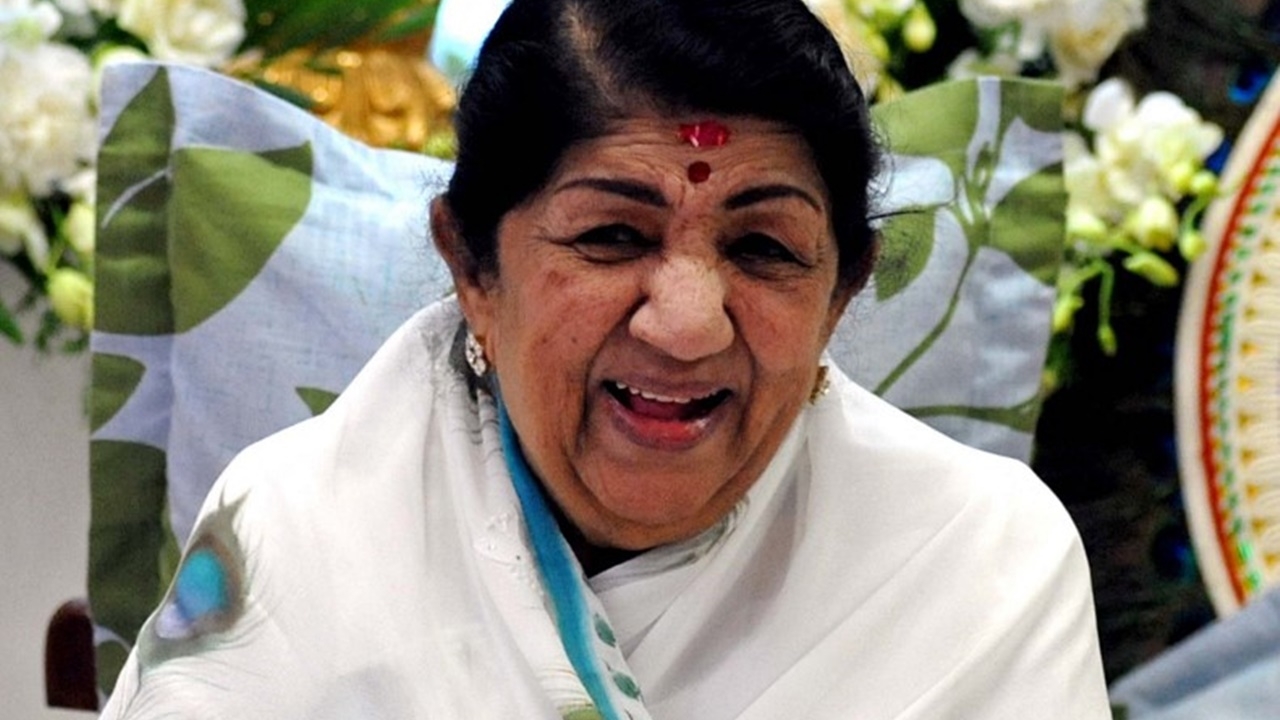 ลตา มังเคศกร ตำนานนักร้องอินเดีย เจ้าแม่เพลงบอลลีวูด เสียชีวิตแล้ว