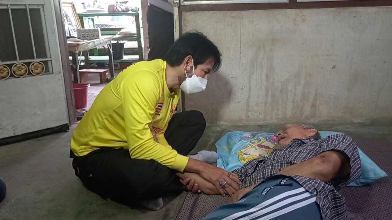 บิณฑ์ รุดช่วยอดีตพระเอกดาวพระศุกร์ ป่วยติดเตียงดูแลตัวเองไม่ได้