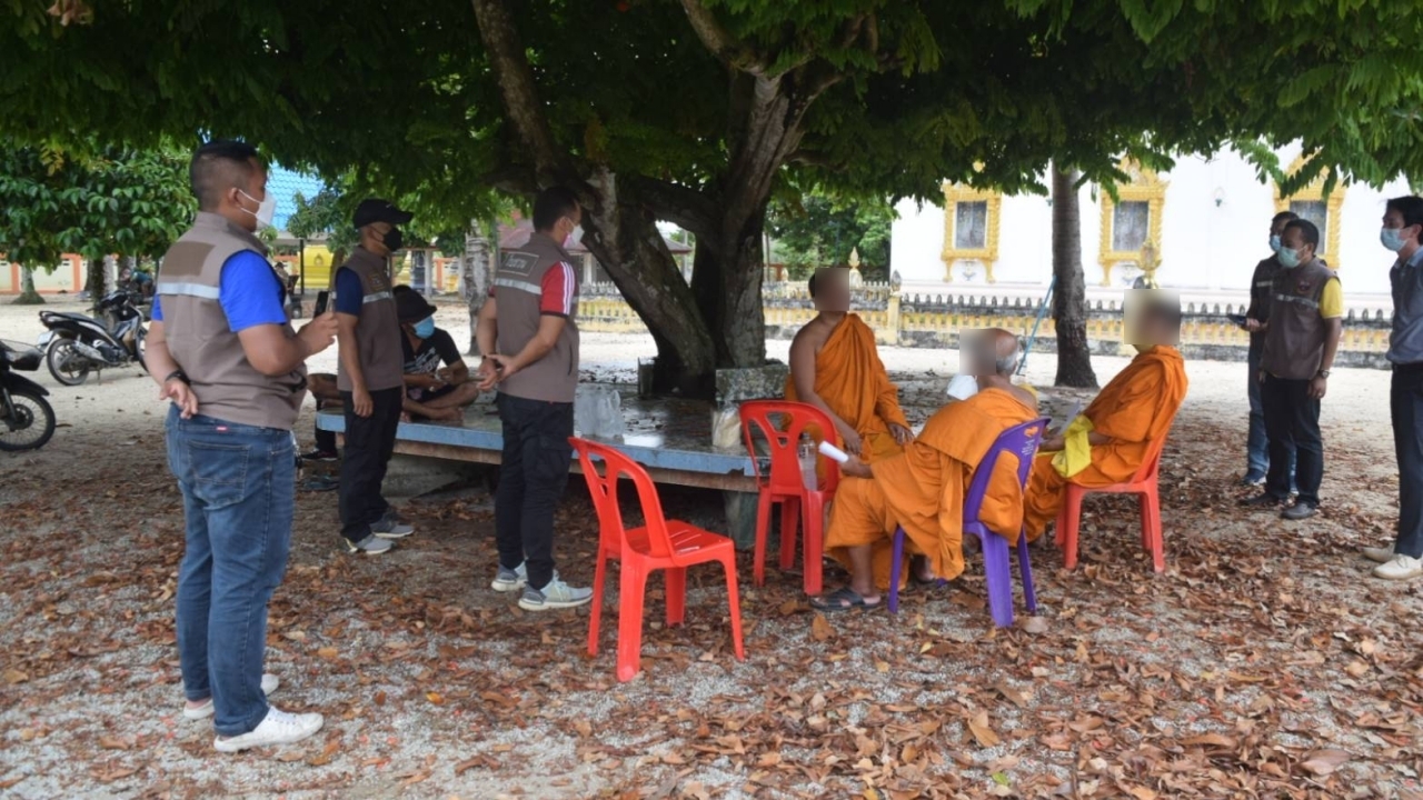 ฉาววงการผ้าเหลือง "เจ้าอาวาสสติแตก" ทำร้ายแม่บังเกิดเกล้า ค้นวัดเจอ .22