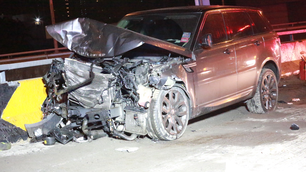 "รถหรูพังยับ" หนุ่มนามสกุลดัง ซิ่งชนคนงานขูดผิวจราจร ดับ 1 เจ็บ 1