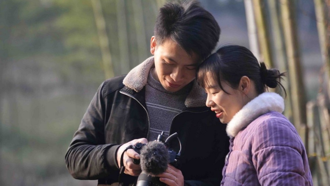 ทึ่ง อดีตสาว รง.ในเสิ่นเจิ้น สู่ ‘อินฟลูเอนเซอร์’ ผู้ติดตามกว่า 10 ล้านคน