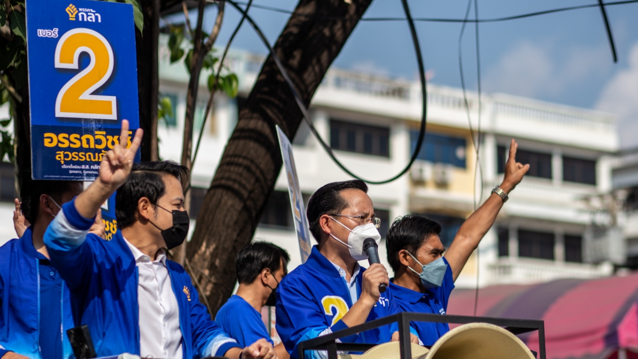 “อรรถวิชช์” ปล่อยขบวนรถแห่ เลือกตั้งซ่อมหลักสี่ เชื่อในการเมืองคุณภาพ