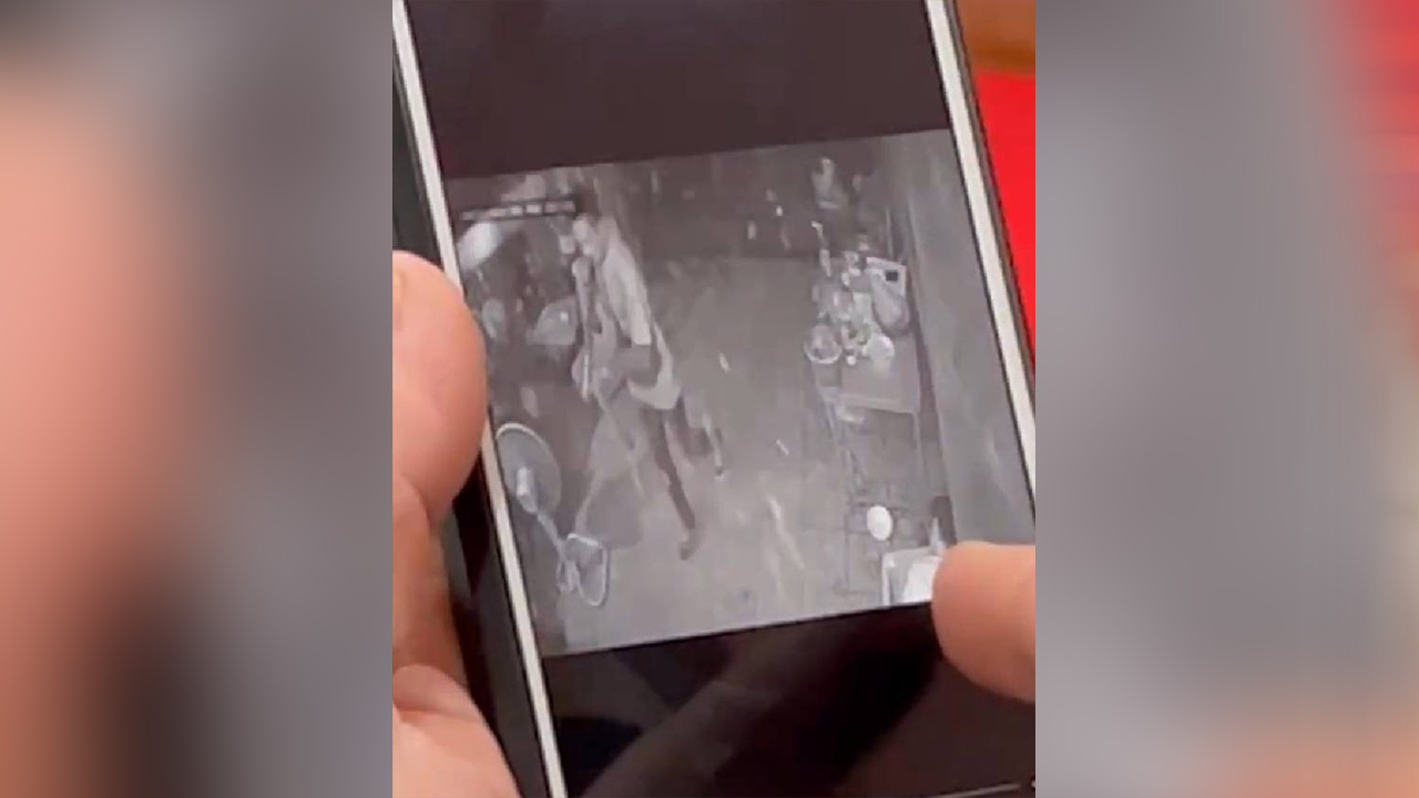 รวบแล้ว ไอ้อิ๋ว ปืนโหด ตามจับได้ที่โคราช อยู่ระหว่างพาตัวค้นหาของกลาง