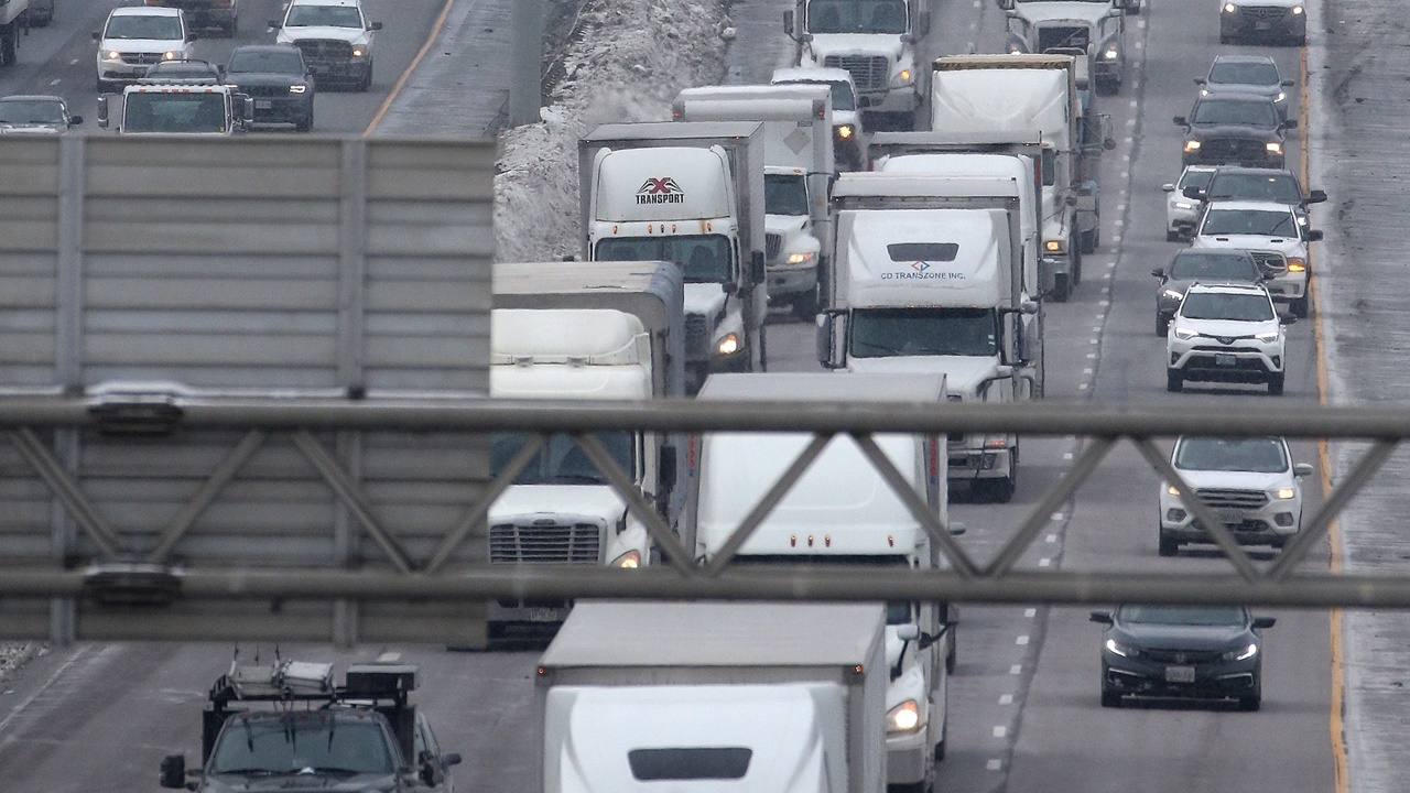 ม็อบรถบรรทุกแคนาดาประท้วงในออตตาวาวันที่ 2 ต้านบังคับฉีดวัคซีนโควิด