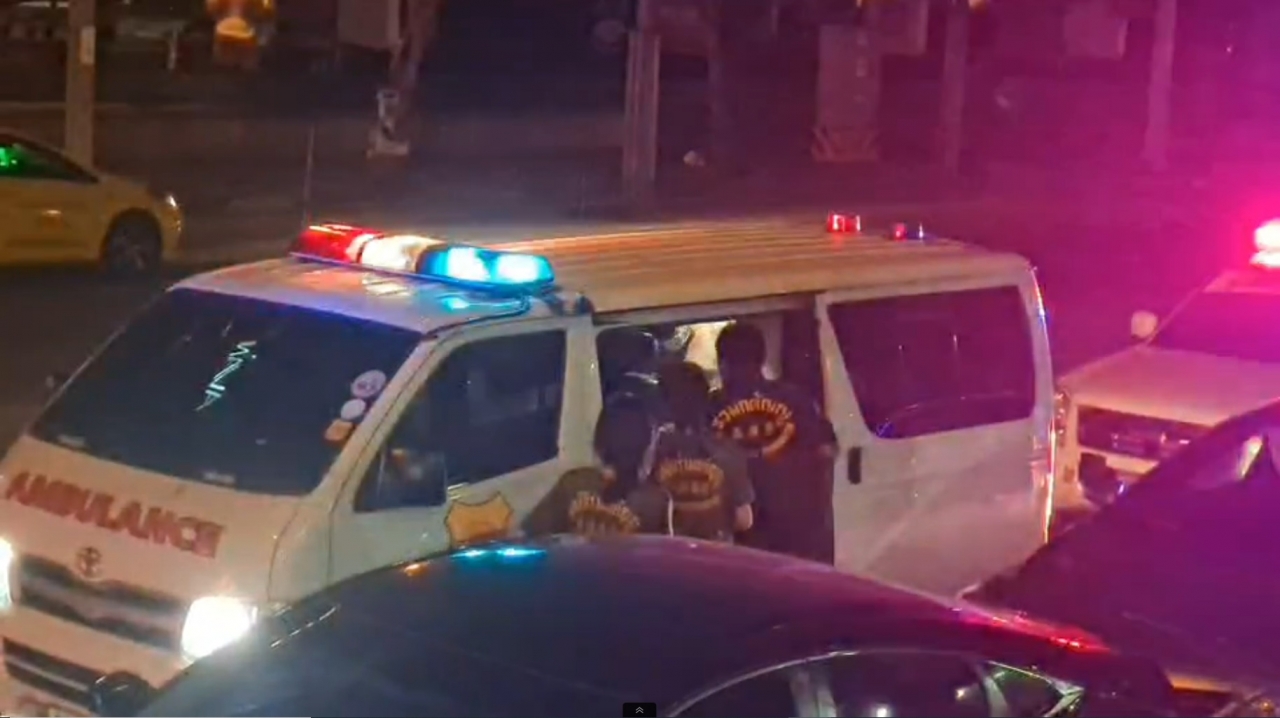 ล่าหนุ่มแกร็บฟู้ดล้วงคองูเห่า บุกแทงแฟนลูกสาวรองสารวัตรเจ็บคาแฟลตตำรวจ