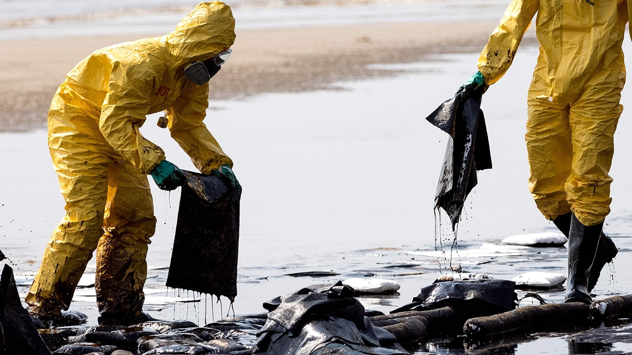 เคราะห์ซ้ำเกาะเสม็ด นักท่องเที่ยวแห่ยกเลิกรีสอร์ต เหตุจากน้ำมันรั่วที่ระยอง