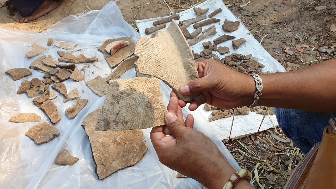 จนท.กรมศิลป์ฯ ชี้ ไห 3 ใบที่บ้านขนาด จ.สุรินทร์ มาจากยุคก่อนประวัติศาสตร์