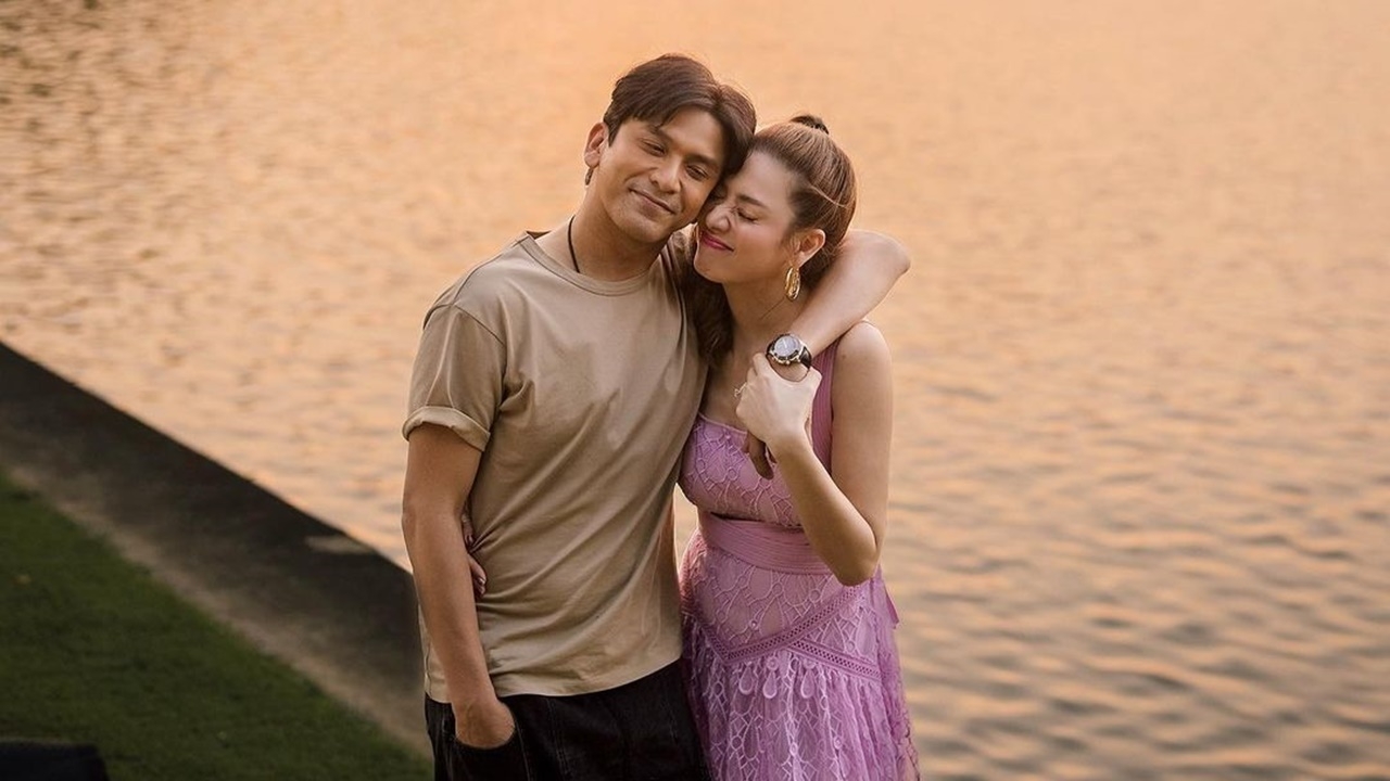 ป๋อ หวง เอ๋ สุดๆ ออกแบบชุดให้ใหม่ เซนเซอร์จนเกือบไม่เห็นหน้า 