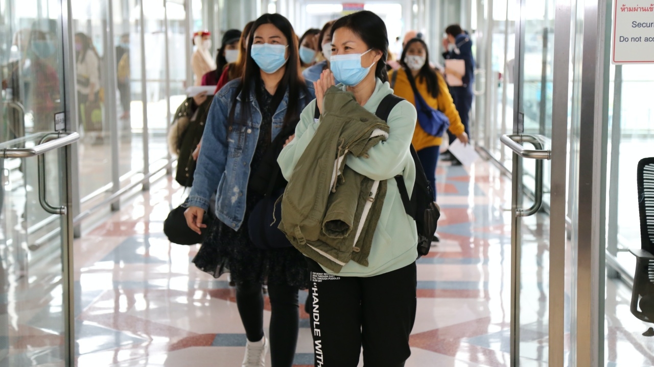 กลับถึงไทยอีก 58 คน หนีสงครามจากยูเครน สุดระทึกกระโดดขึ้นรถไฟ