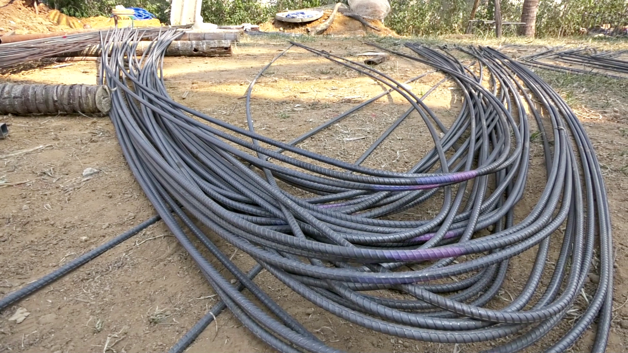 สุดเศร้า หนุ่มวัย 16 รับจ้างก่อสร้างหาเงินเลี้ยงลูก โดนเหล็กเส้นดีดเสียชีวิต