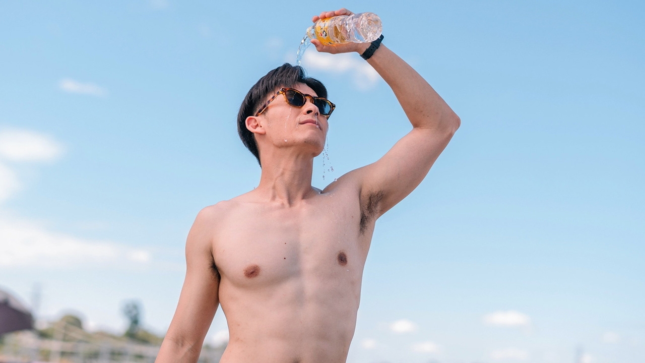 “โมสต์ วิศรุต” ถอดเสื้อโชว์กล้ามแน่นใน “สปาร์คใจนายจอมหยิ่ง ซีซัน 2”