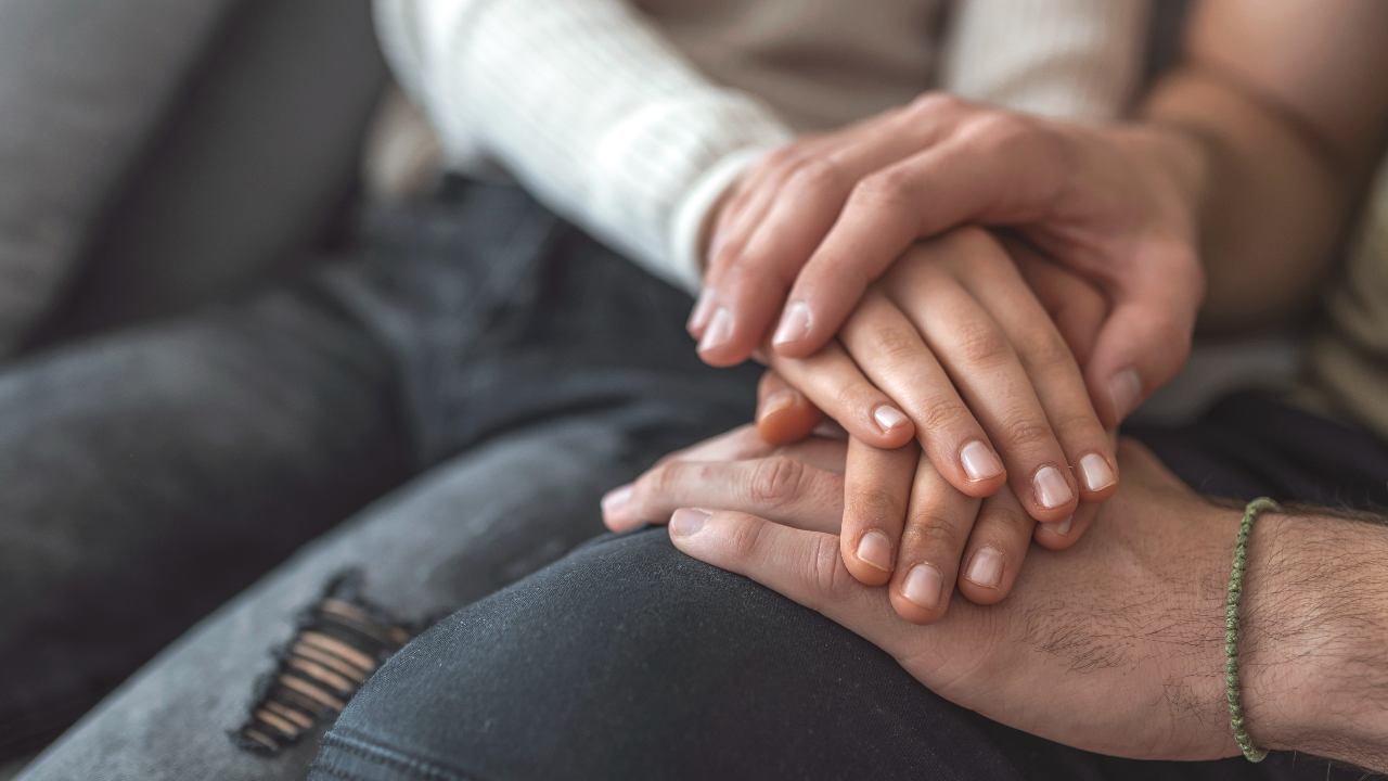 วิธีรับมือกับการสูญเสีย เมื่อคนใกล้ตัวจากไป คน 3 กลุ่มวัยต้องทำใจอย่างไรดี