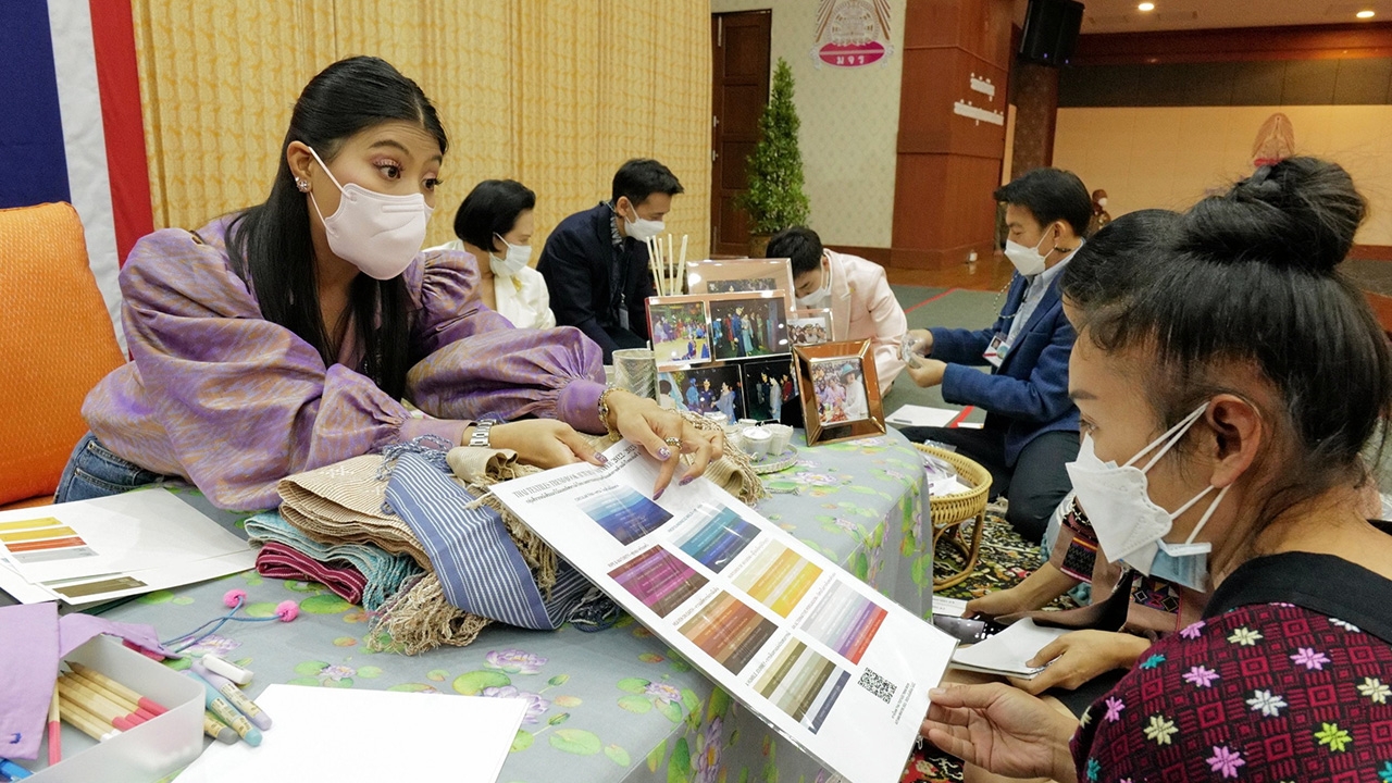 องค์สิรวัณฯ แนะวิธีทอผ้า ราษฎร 17 จังหวัดเหนือให้พัฒนายกระดับ