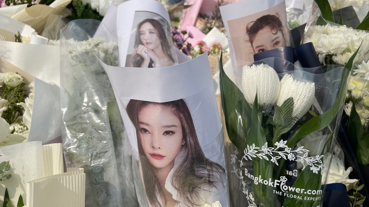 แฟนคลับคนรักแตงโม ร่วมแสดงความอาลัย วางดอกไม้เต็มท่าเรือพิบูลสงคราม 1 