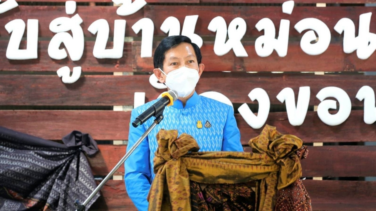 "กรมหม่อนไหม" จัดแสดงนิทรรศการหม่อนไหมและเกษตรสมัยใหม่คึกคัก