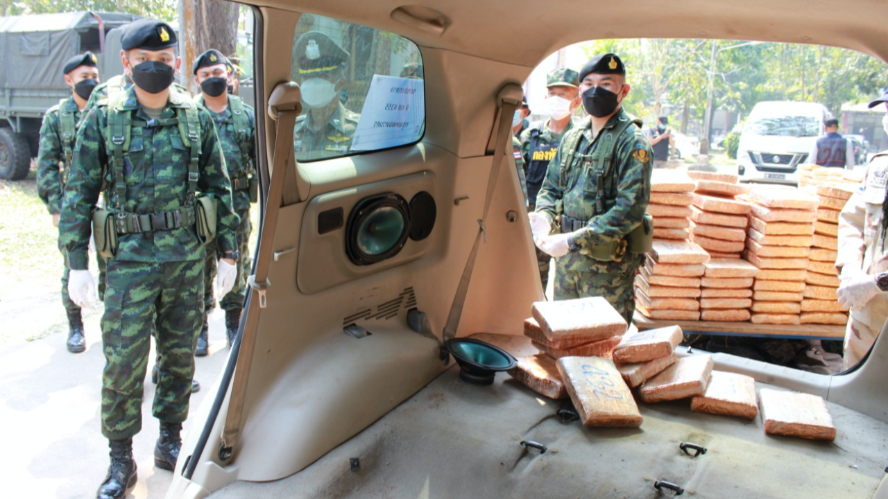 ทหารไล่สกัดรถขนกัญชา ของดีเกรด A ข้ามโขงจากลาว 600 กก.