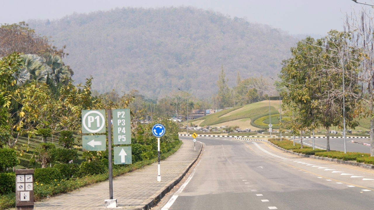 เชียงใหม่ ร้อนตับแลบ 40 องศาฯ ปชช.แห่เล่นน้ำตก ลำธาร คลายร้อน