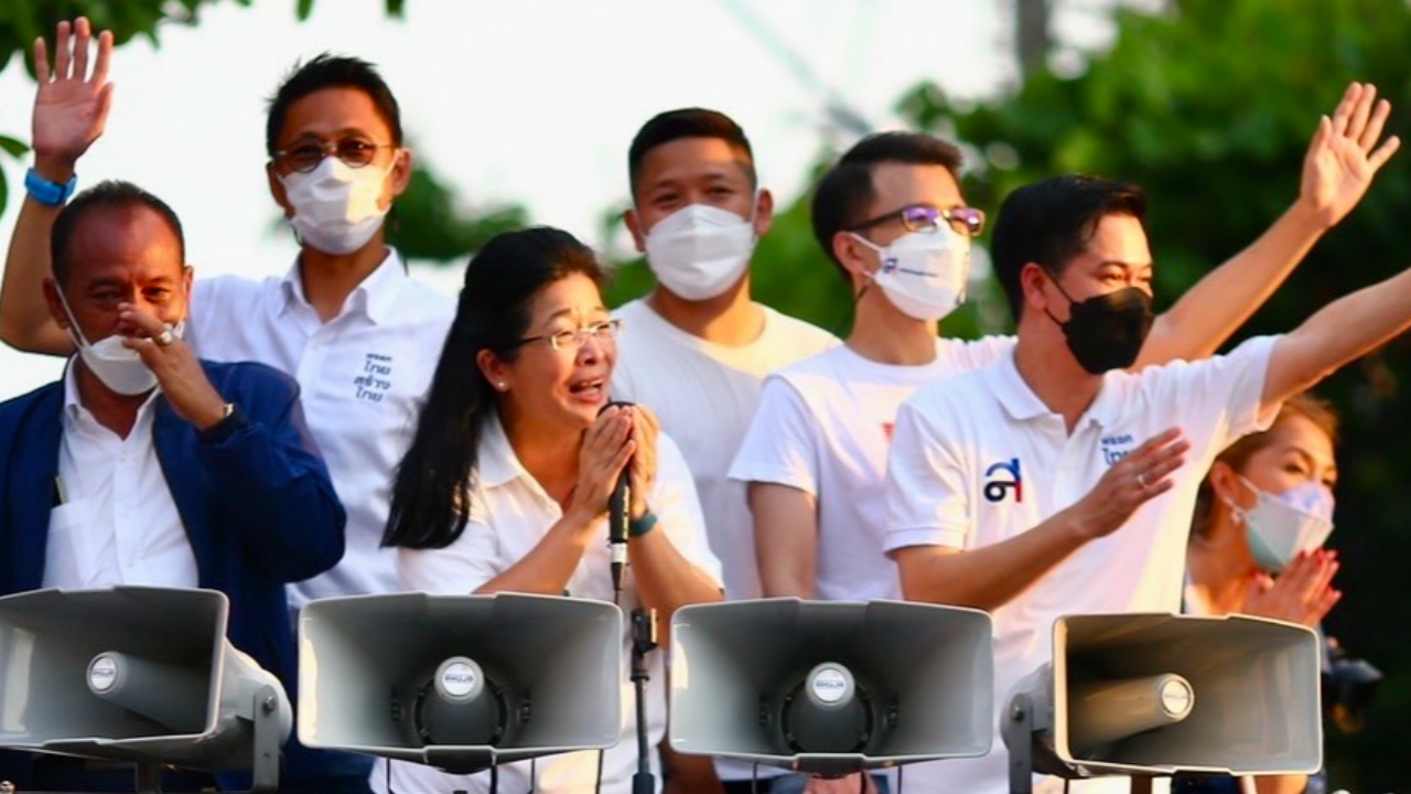“สุดารัตน์” ควง "สุธา" ลุยฝั่งธนฯ เปิดตัวนักธุรกิจหนุ่มไฟแรง "ดร.พีร์"