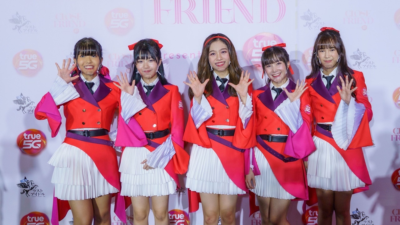 สาวน้อย นำทีมยูนิต Close Friend เดบิวต์สเตจโชว์เพลง รักที่แท้ทรู
