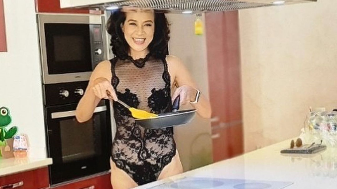 กบ ปภัสรา เผยทีเด็ดแซ่บมากแม่ ใส่บอดี้สูทซีทรูสีดำอวดหุ่นเซ็กซี่