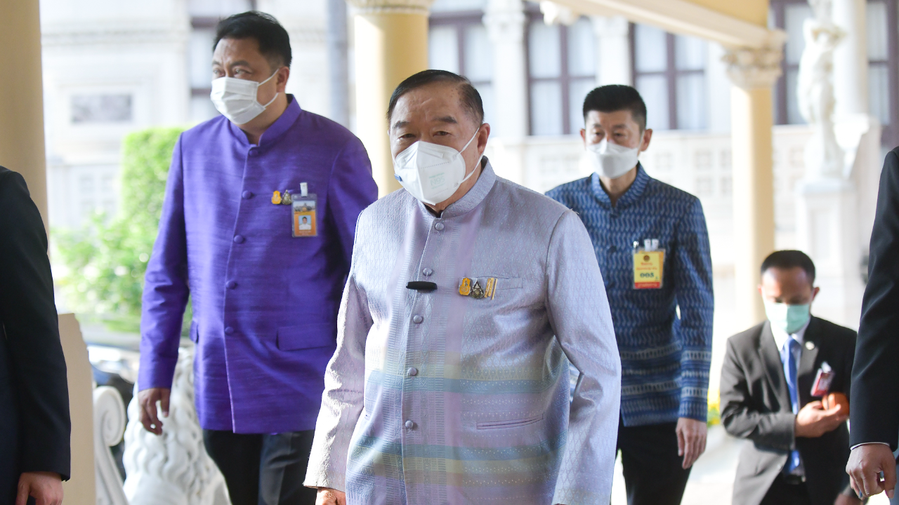 “บิ๊กป้อม” ว้าก สื่อเขียน พปชร.ถูกลอยแพร่วมงานเลี้ยงพรรคร่วมรัฐบาลเย็นนี้