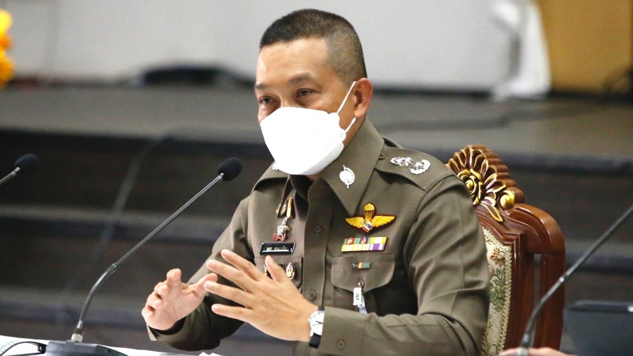 รอง ผบช.ภ.1 ยันไม่ได้พูด 2 คนบนเรือใช้สารเสพติด ค้นบ้านจ๊อบ พบเหล้าหลายขวด