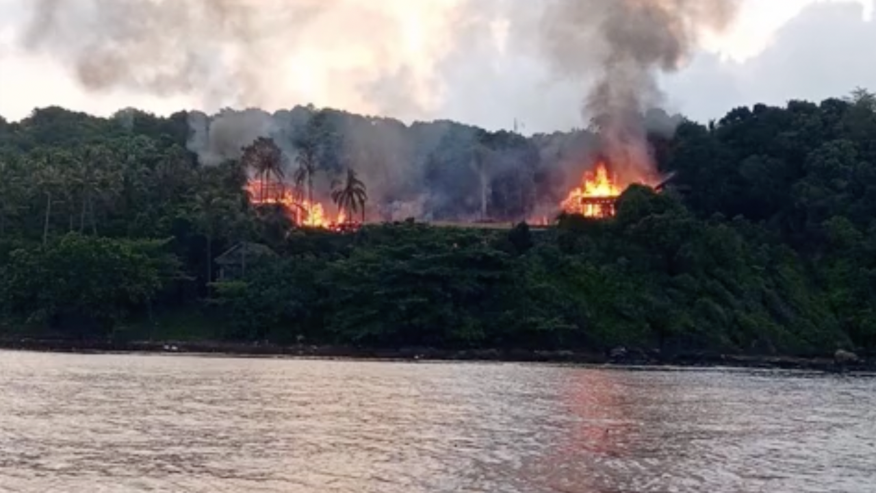 ยังไม่ทราบสาเหตุไฟไหม้ "โซเนวา คีรี" ห้องพักหรูคืนละ 5 แสนวอดทั้งหลัง