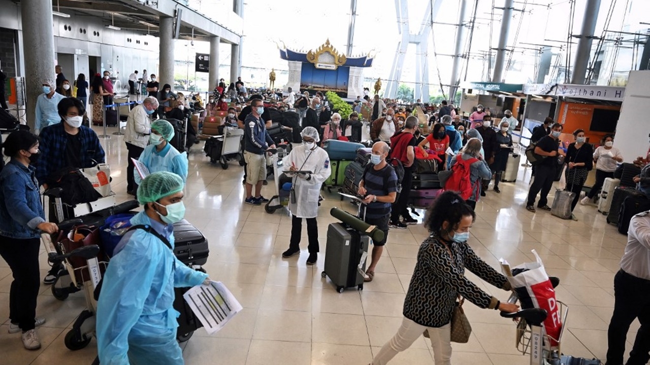 CDC สหรัฐฯ เพิ่มความเสี่ยงโควิดไทยสู่ระดับสูงสุด แนะ ปชช.เลี่ยงเดินทาง