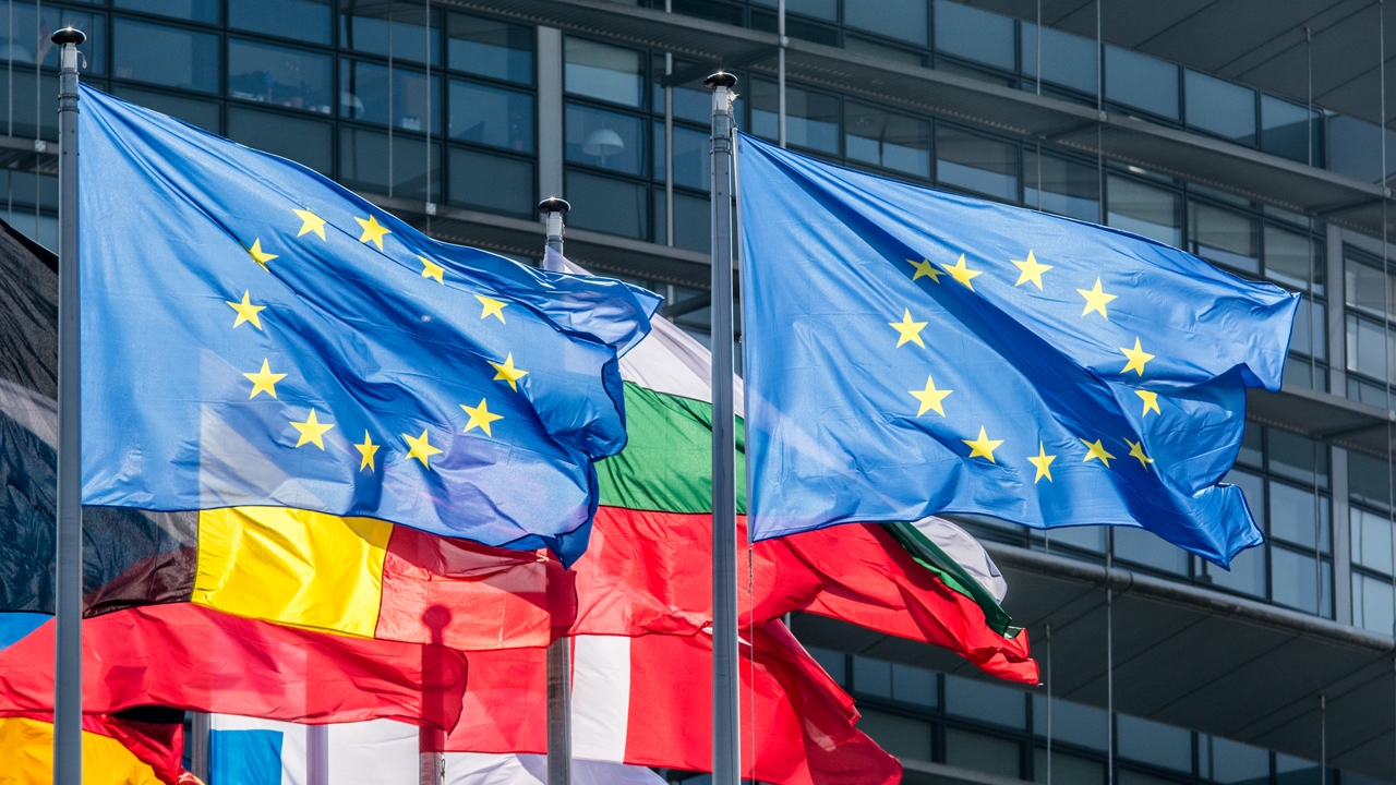 หนทางเข้าอียูยังอีกไกล