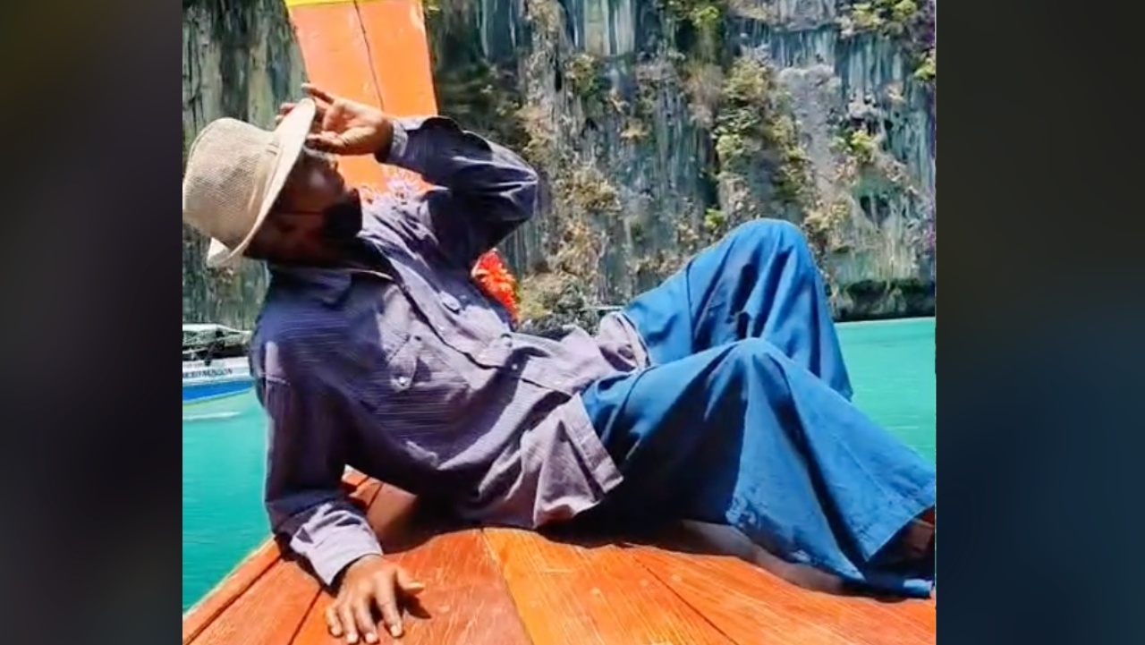 อย่าต้องให้ลุงสอน โพสยังไงให้สวยเป๊ะ ยกให้เป็นบริการสุดประทับใจ (คลิป)