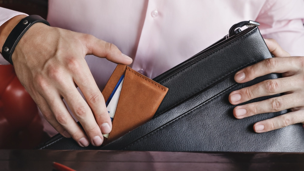 .สายมูควรพกอะไรในกระเป๋าสตางค์ เรียกทรัพย์ นำโชค.